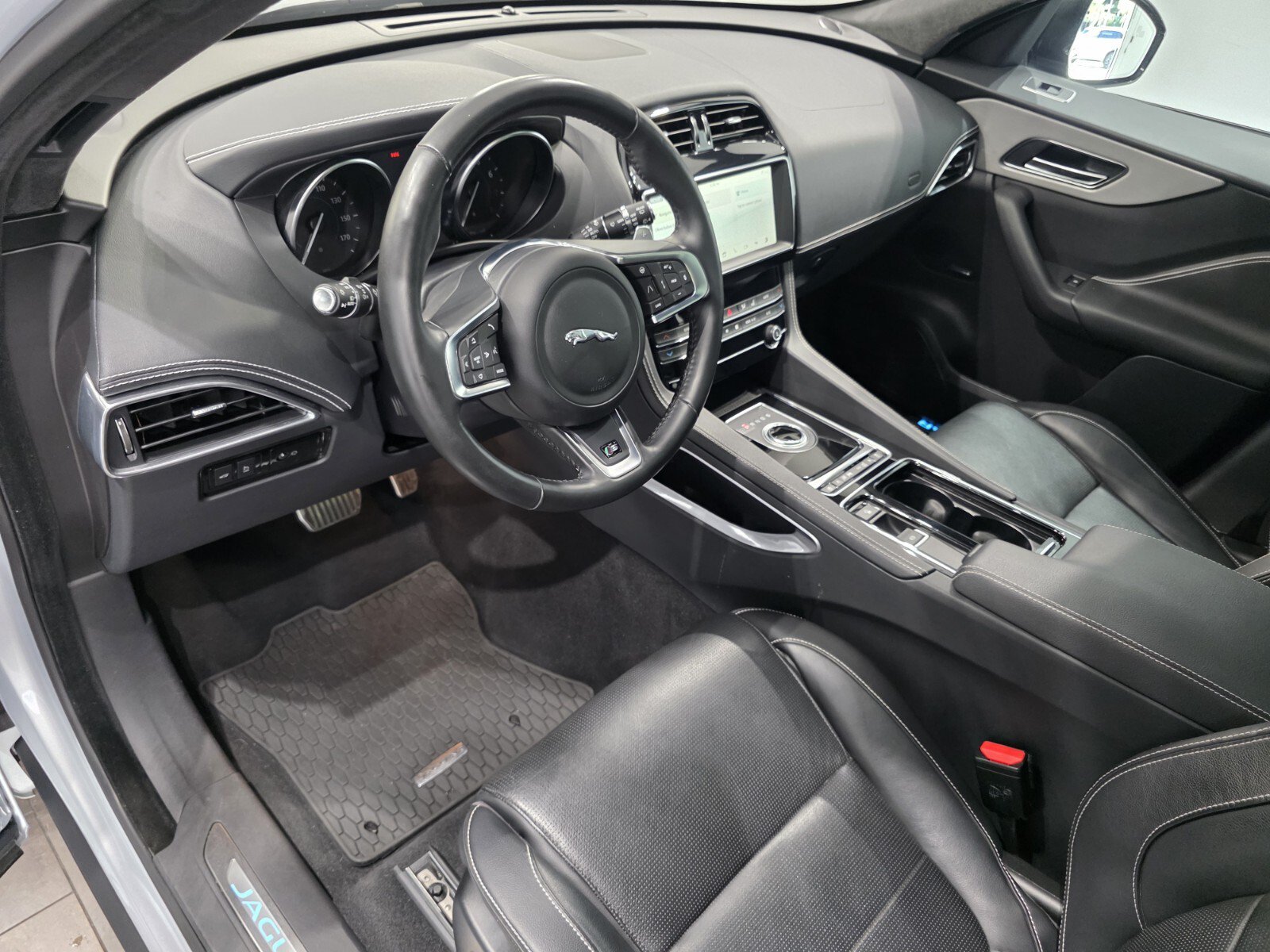 Certified 2020 Jaguar F-PACE S AWD/4WD image 7