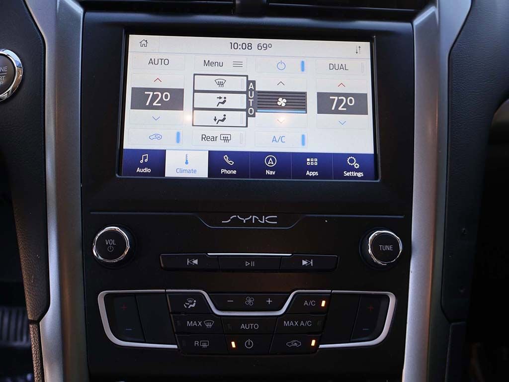 Used 2020 Ford Fusion SE image 46