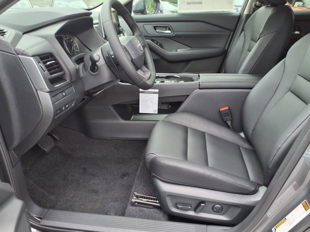 Certified 2025 Nissan Rogue SV w/ SV Premium Package image 5