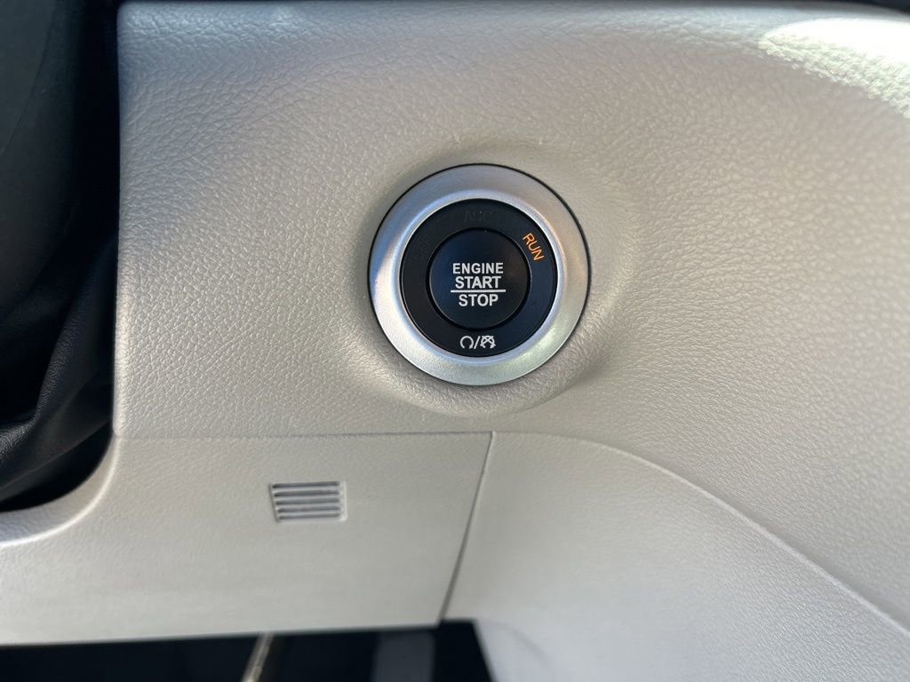 Certified 2023 Chrysler Pacifica Touring-L image 42