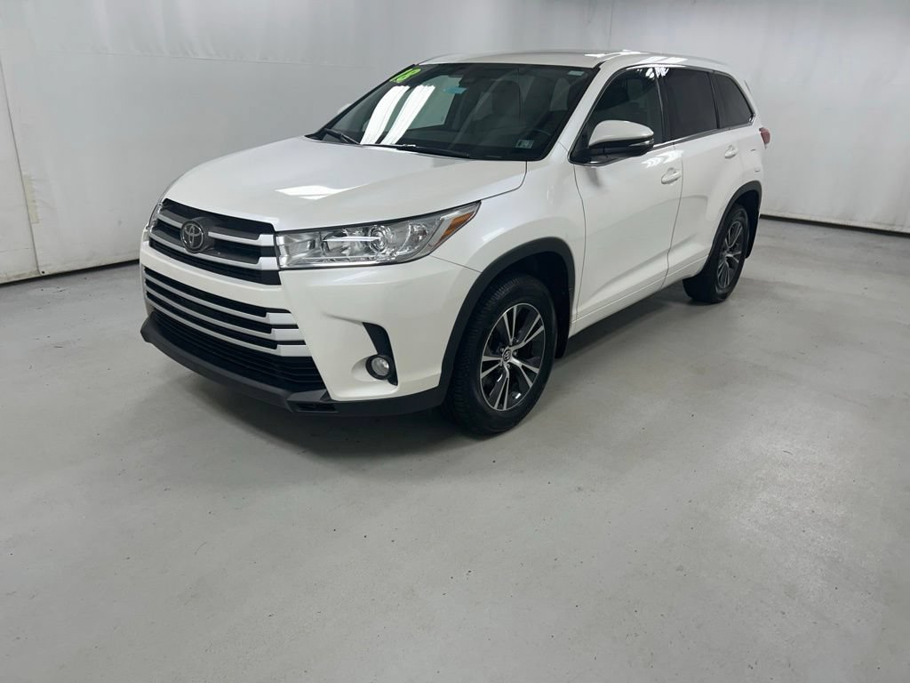 Used 2018 Toyota Highlander Plus AWD/4WD image 2