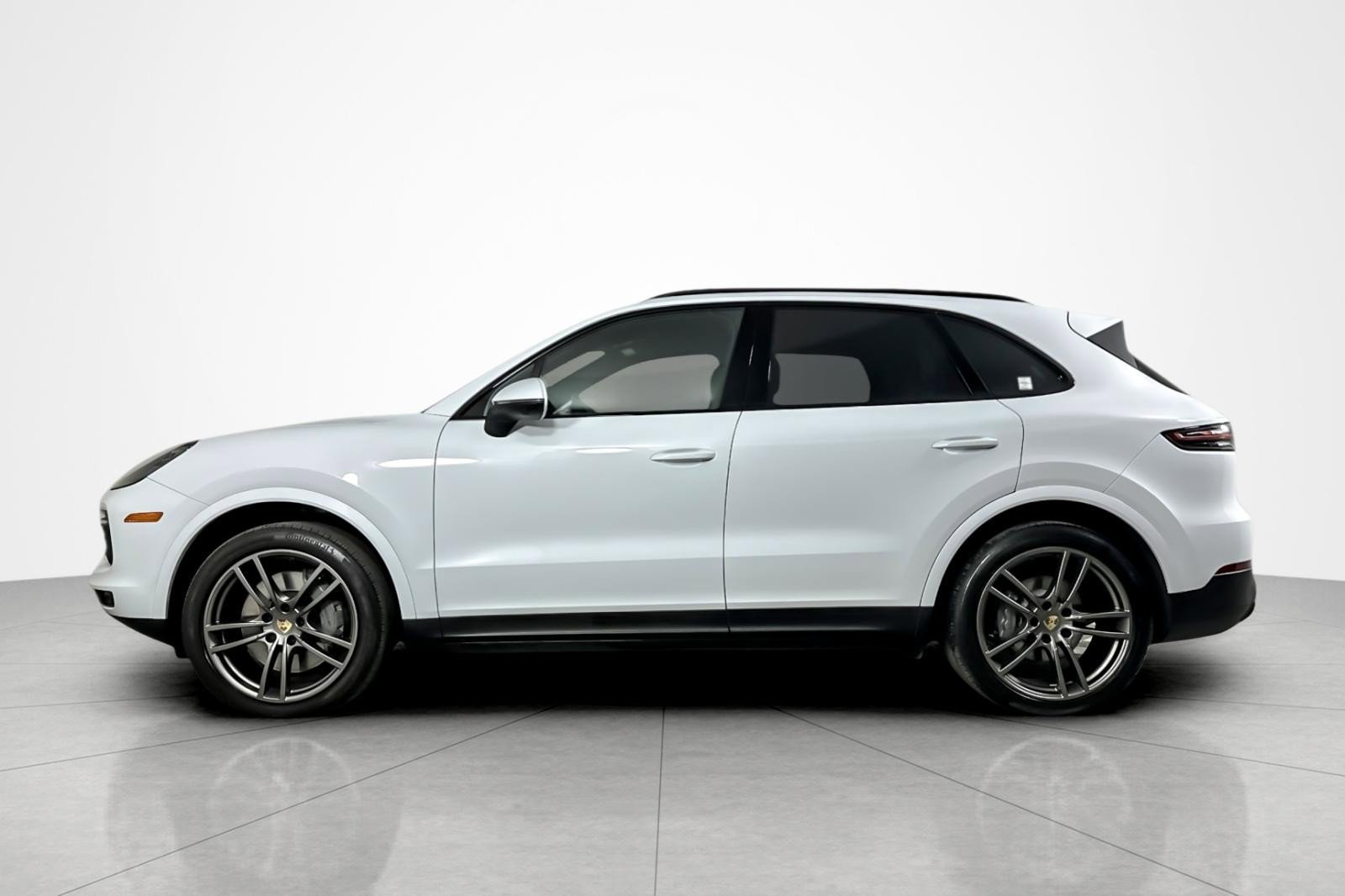 Used 2023 Porsche Cayenne S Platinum w/ Premium Package Plus image 2