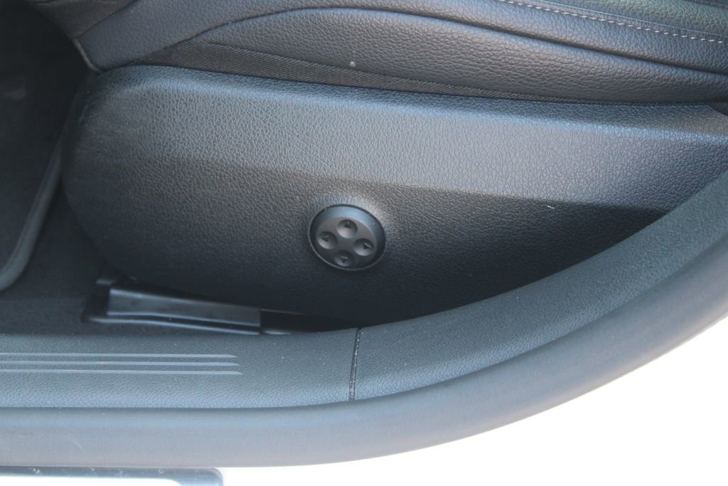 Used 2025 Mercedes-Benz E 350 Sedan image 22
