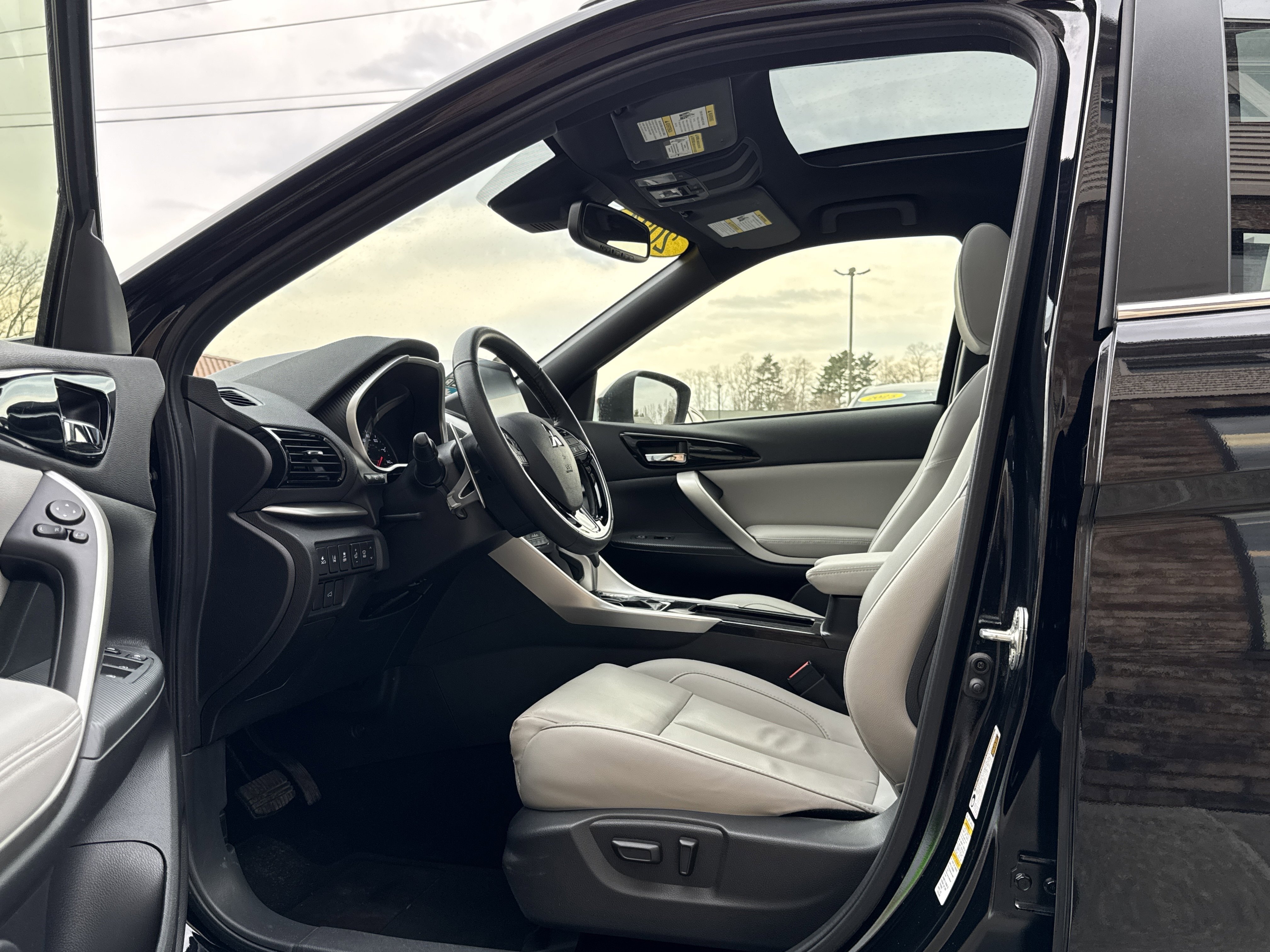 Used 2024 Mitsubishi Eclipse Cross SEL image 9