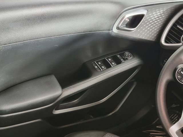 Used 2023 Kia Soul LX image 31