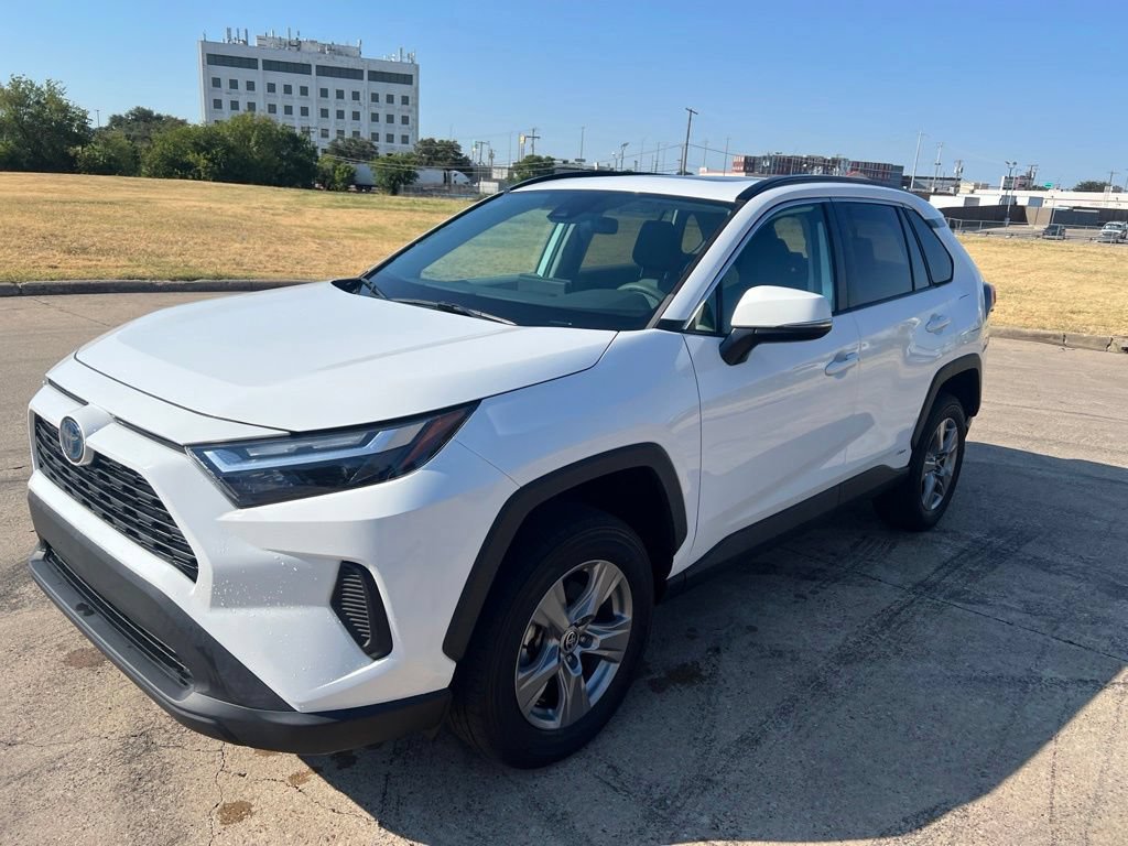 Used 2022 Toyota RAV4 XLE w/ Convenience Package AWD/4WD image 1