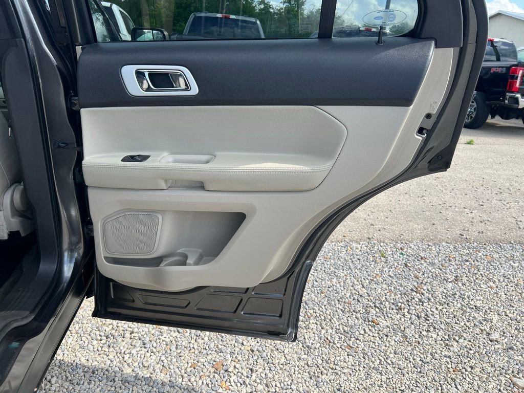 Used 2015 Ford Explorer XLT w/ Equipment Group 202A AWD/4WD image 18