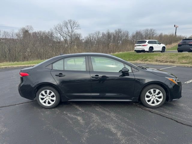 Used 2024 Toyota Corolla LE FWD image 2