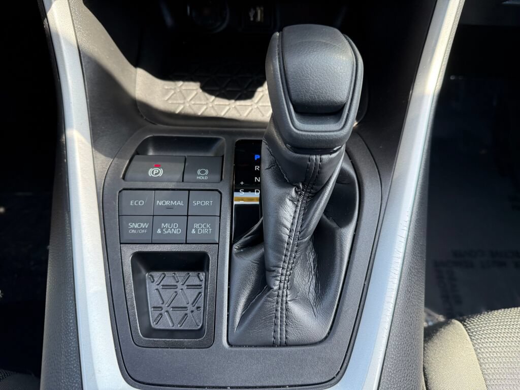 Used 2023 Toyota RAV4 LE AWD/4WD image 19