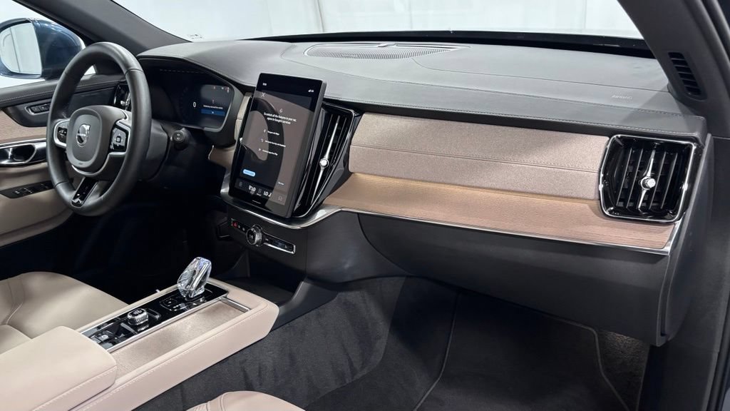 Certified 2026 Volvo XC90 B6 Plus AWD/4WD image 17