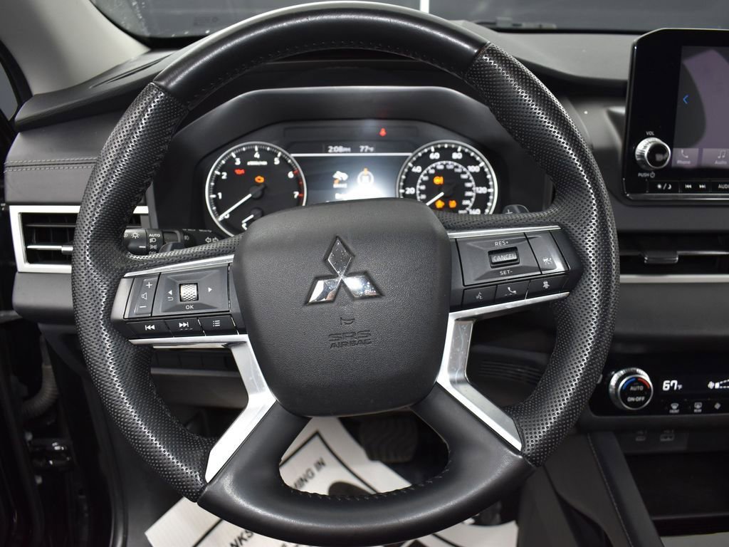 Used 2023 Mitsubishi Outlander SE image 19