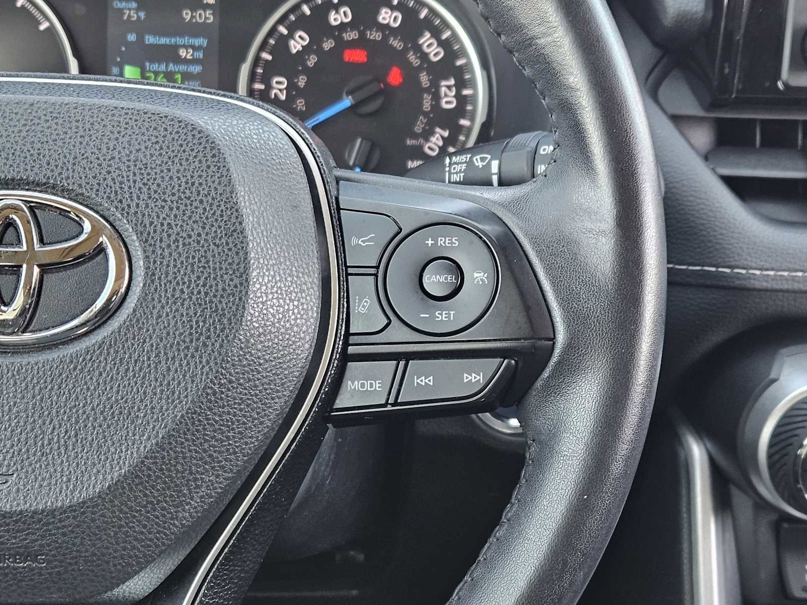 Used 2021 Toyota RAV4 XLE Premium image 27