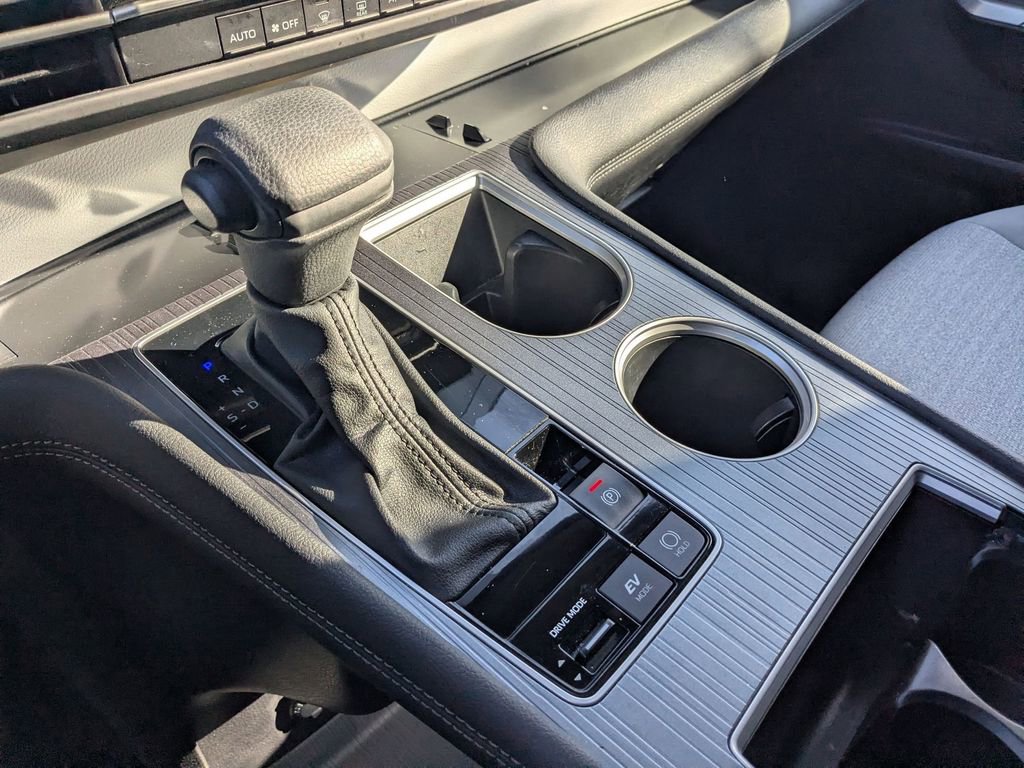 Used 2025 Toyota Sienna LE image 19