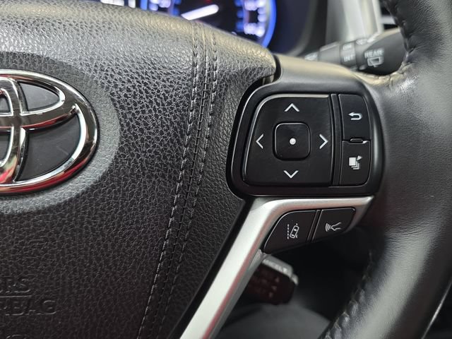 Used 2017 Toyota Highlander XLE AWD/4WD image 17