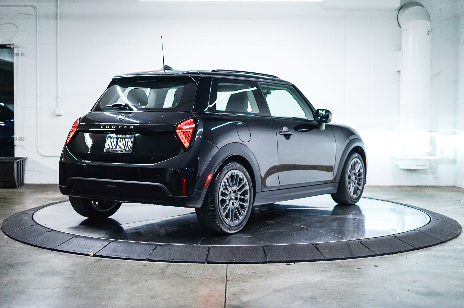 Used 2025 MINI Cooper 2-Door Hardtop image 6