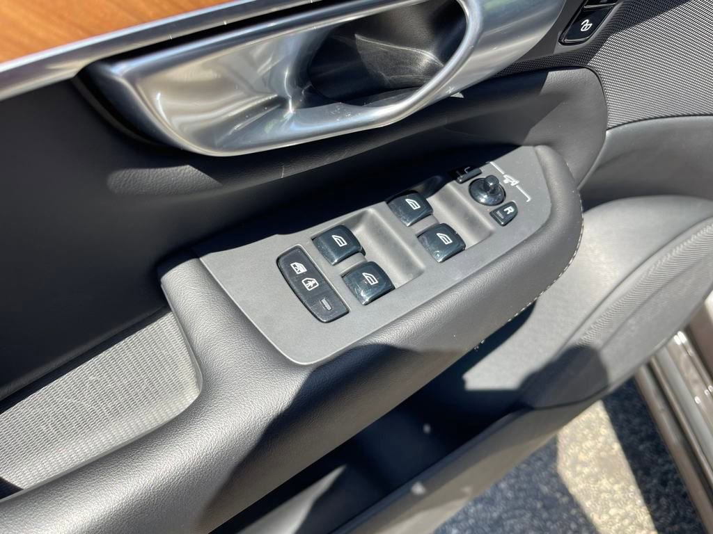 Used 2024 Volvo XC90 B6 Plus image 14