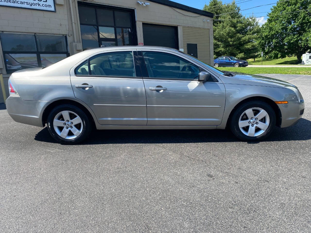 Used 2009 Ford Fusion SE FWD image 2