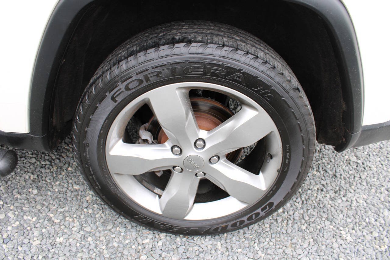 Used 2012 Jeep Grand Cherokee Overland AWD/4WD image 26