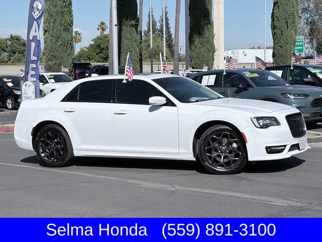 Used 2022 Chrysler 300 Touring L w/ Popular Equipment Group AWD/4WD image 4