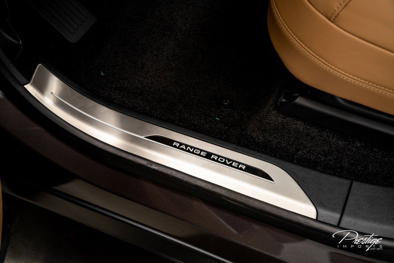 Used 2025 Land Rover Range Rover SE image 20