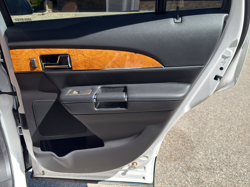 Used 2013 Lincoln MKX FWD image 24