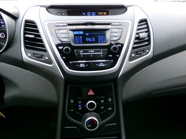 Used 2016 Hyundai Elantra SE FWD image 19
