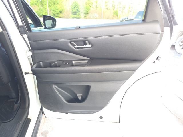 Used 2023 Nissan Pathfinder SL image 57