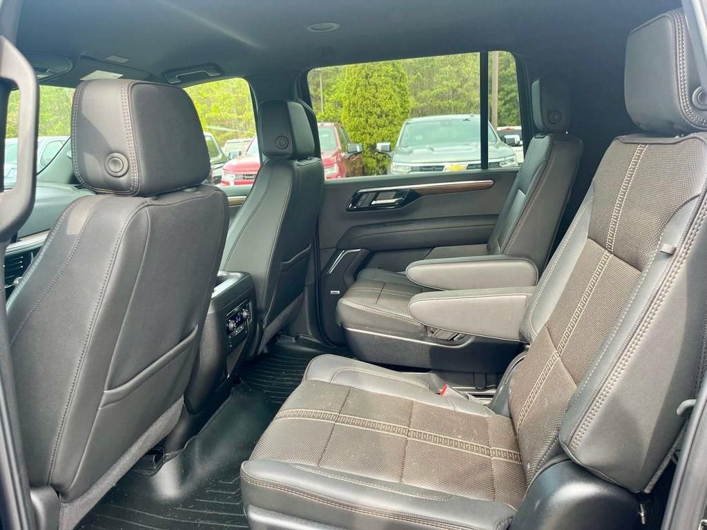 Used 2026 Chevrolet Suburban High Country AWD/4WD image 23