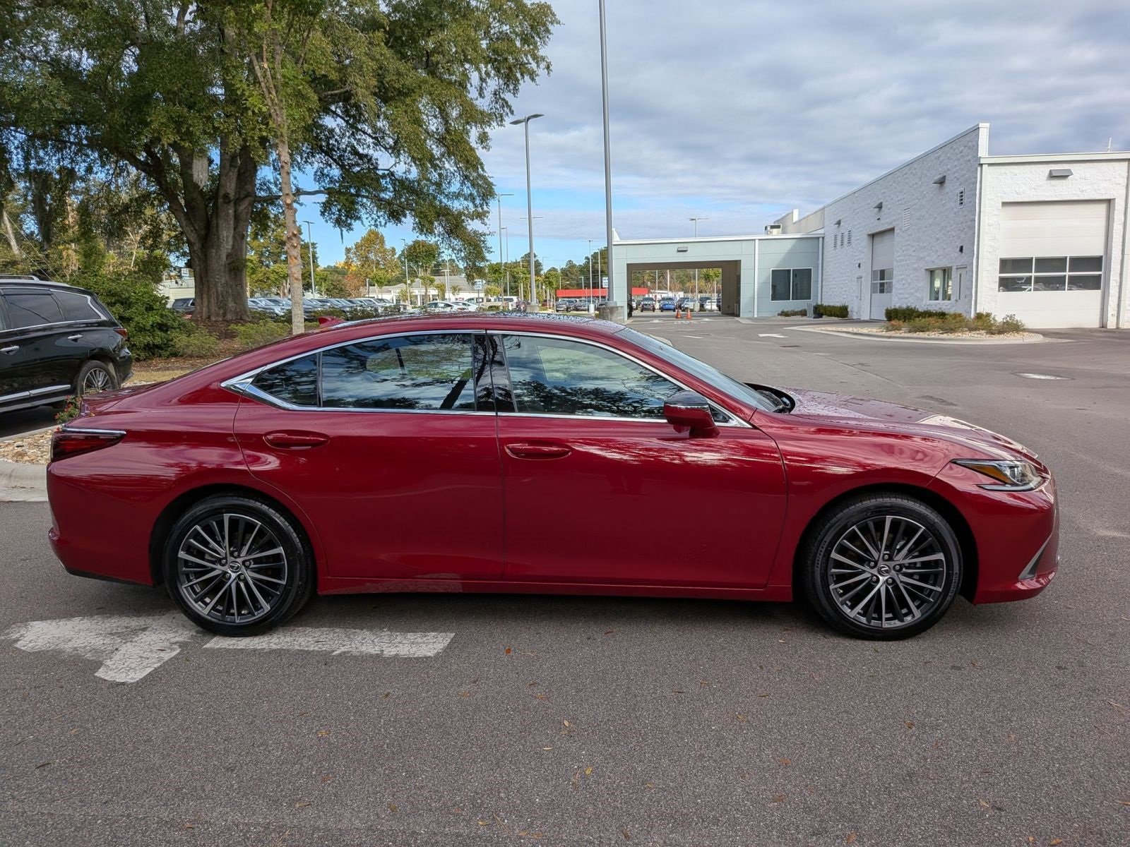 Used 2024 Lexus ES 350 w/ Premium Package image 2