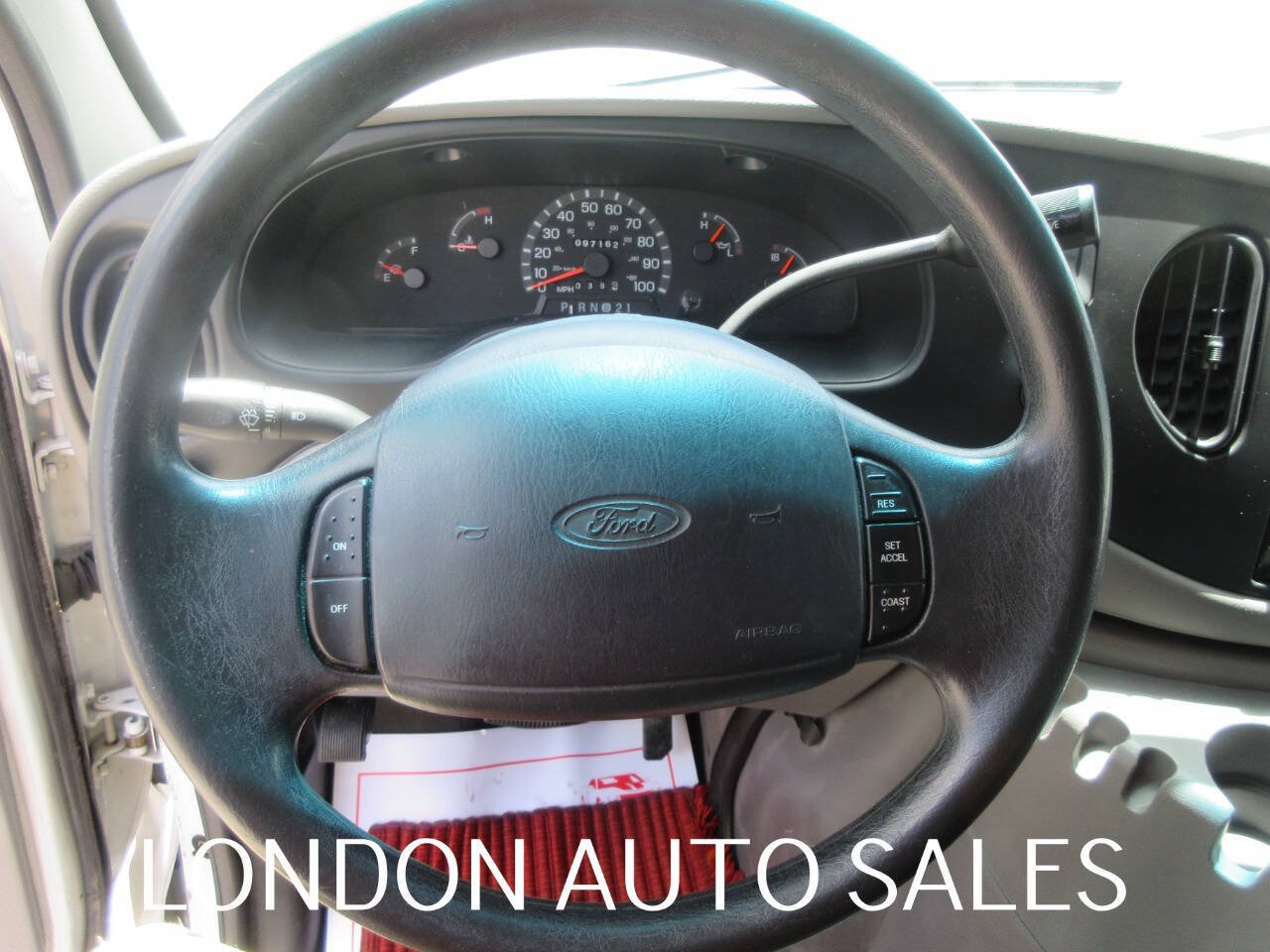 Used 2001 Ford E-350 and Econoline 350 XLT RWD image 10