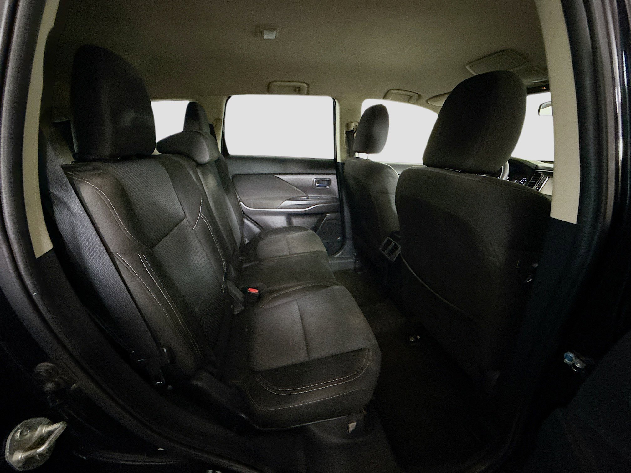 Used 2020 Mitsubishi Outlander ES image 26