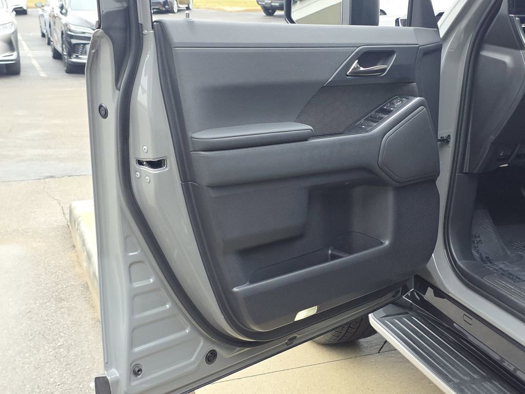 Used 2024 Lexus GX 550 w/ Accessory Package (Z1) image 19