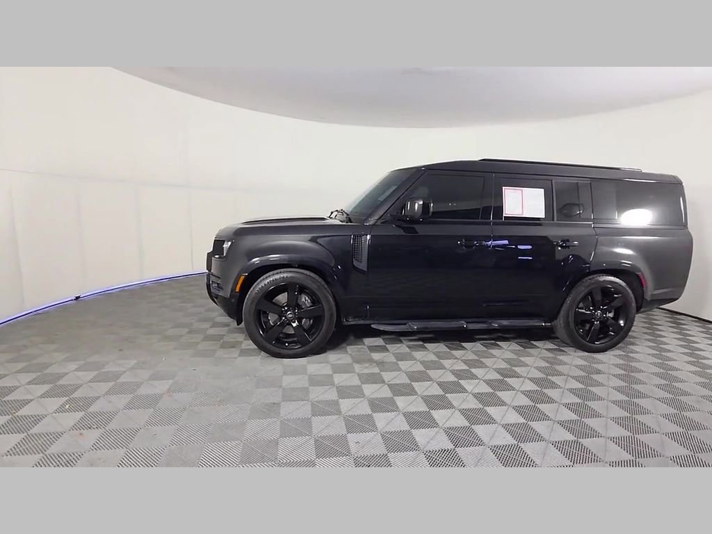Used 2025 Land Rover Defender 130 X-Dynamic SE image 47