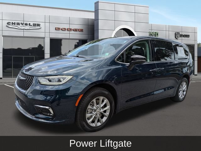 Used 2024 Chrysler Pacifica Touring-L AWD/4WD image 8
