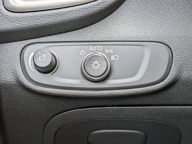 Used 2018 Chevrolet Trax LT w/ LT Convenience Package image 17