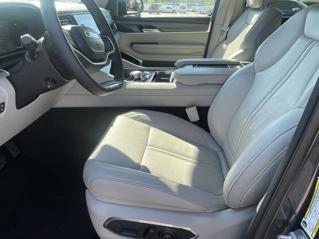 Used 2024 Jeep Wagoneer L Series II w/ Flexible Seating Group RWD image 14