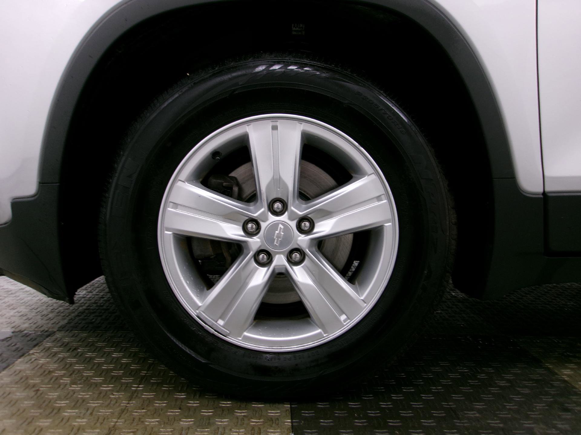 Used 2019 Chevrolet Trax LT w/ LT Convenience Package image 16