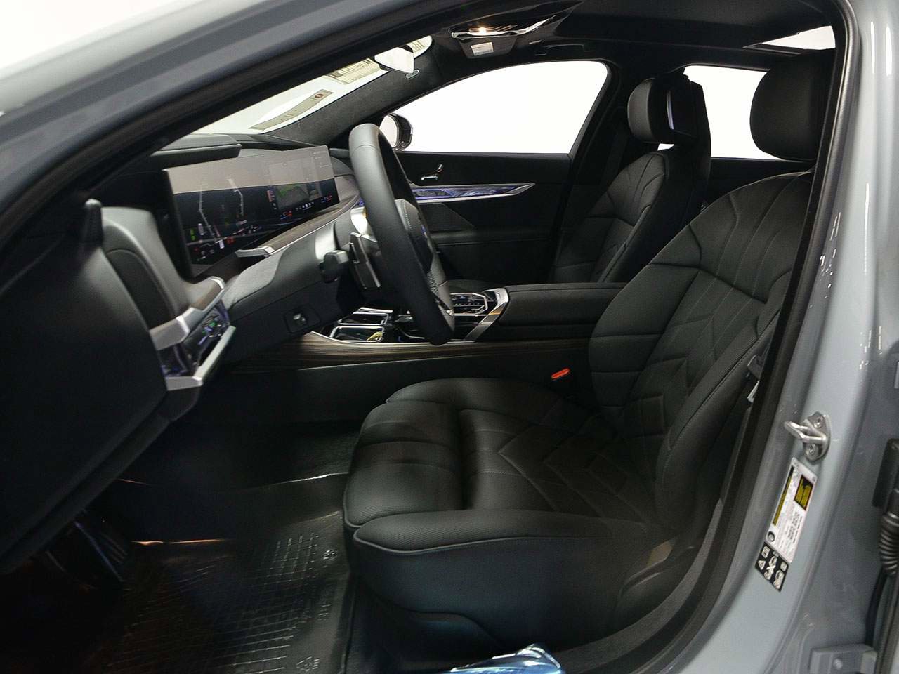 New 2026 BMW 760i xDrive w/ Luxury Rear Seating Package image 8