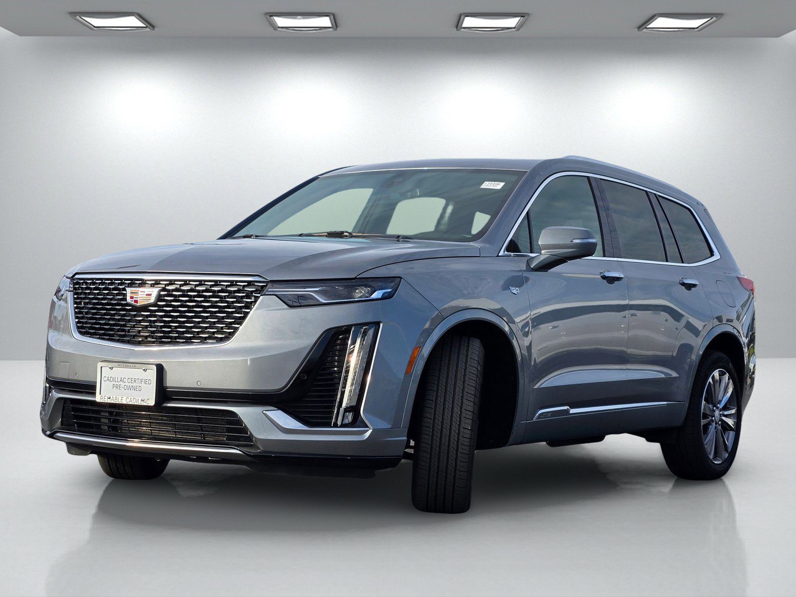 Certified 2025 Cadillac XT6 Premium Luxury image 8