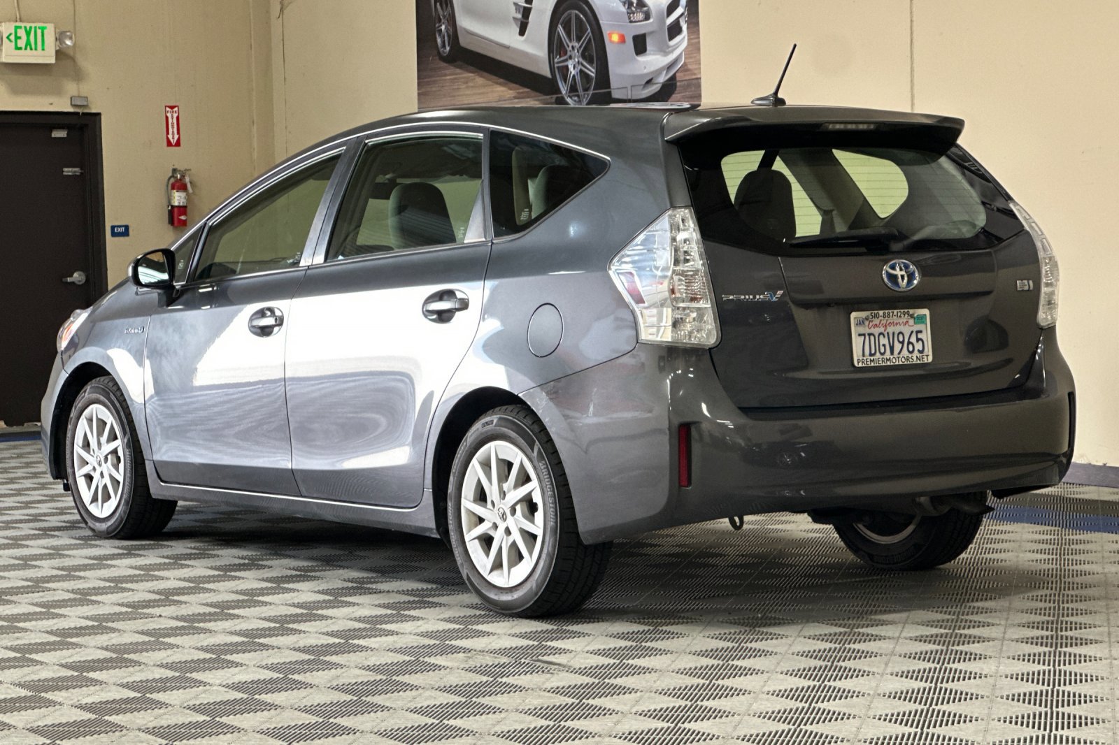 Used 2014 Toyota Prius V Three FWD image 6