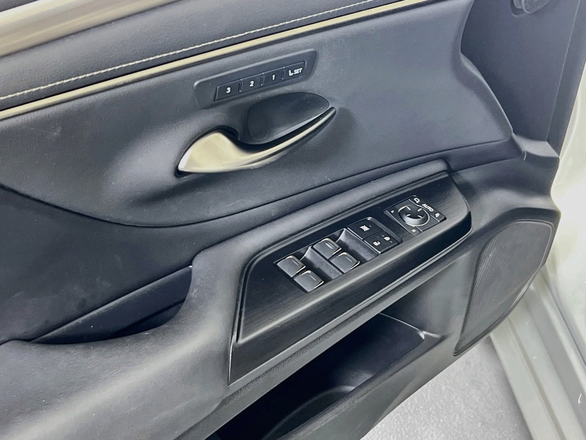 Used 2021 Lexus ES 350 F Sport w/ Accessory Package 2 FWD image 17
