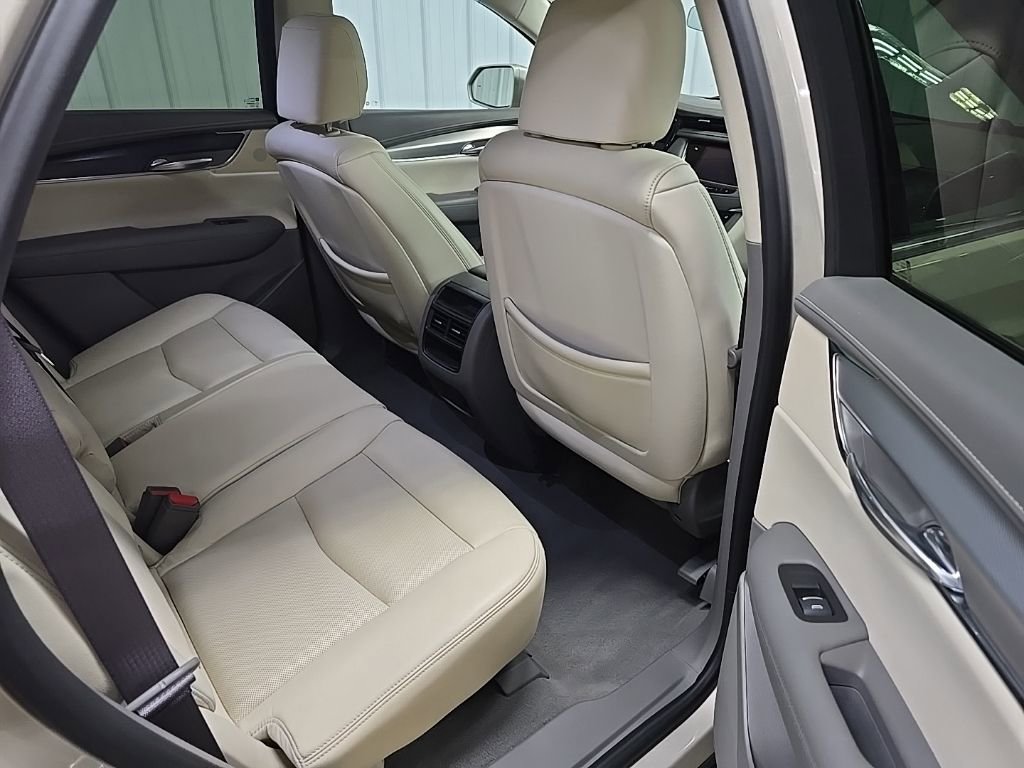 Used 2017 Cadillac XT5 Luxury w/ Driver Awareness Package image 18