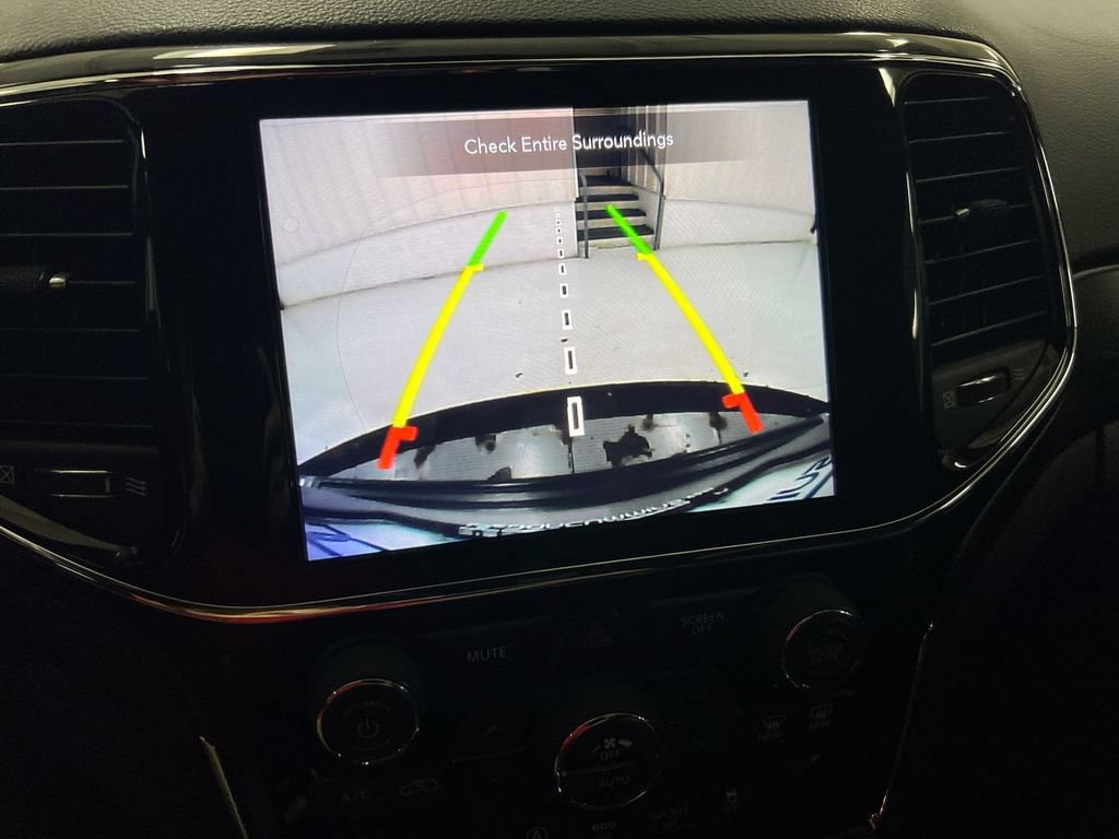 Used 2020 Jeep Grand Cherokee Altitude AWD/4WD image 16
