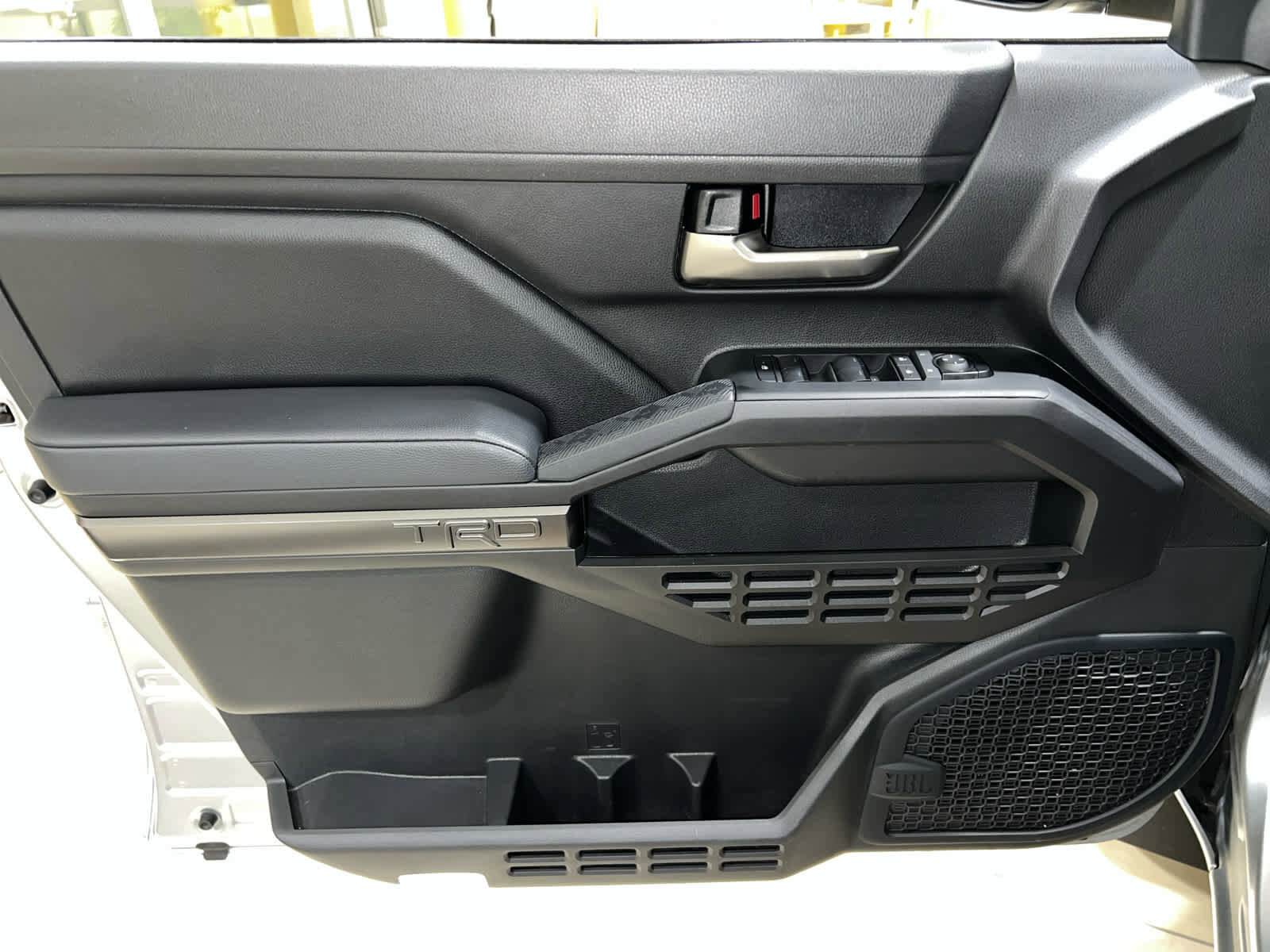 Used 2024 Toyota Tacoma TRD Sport w/ TRD Sport Upgrade Package image 8