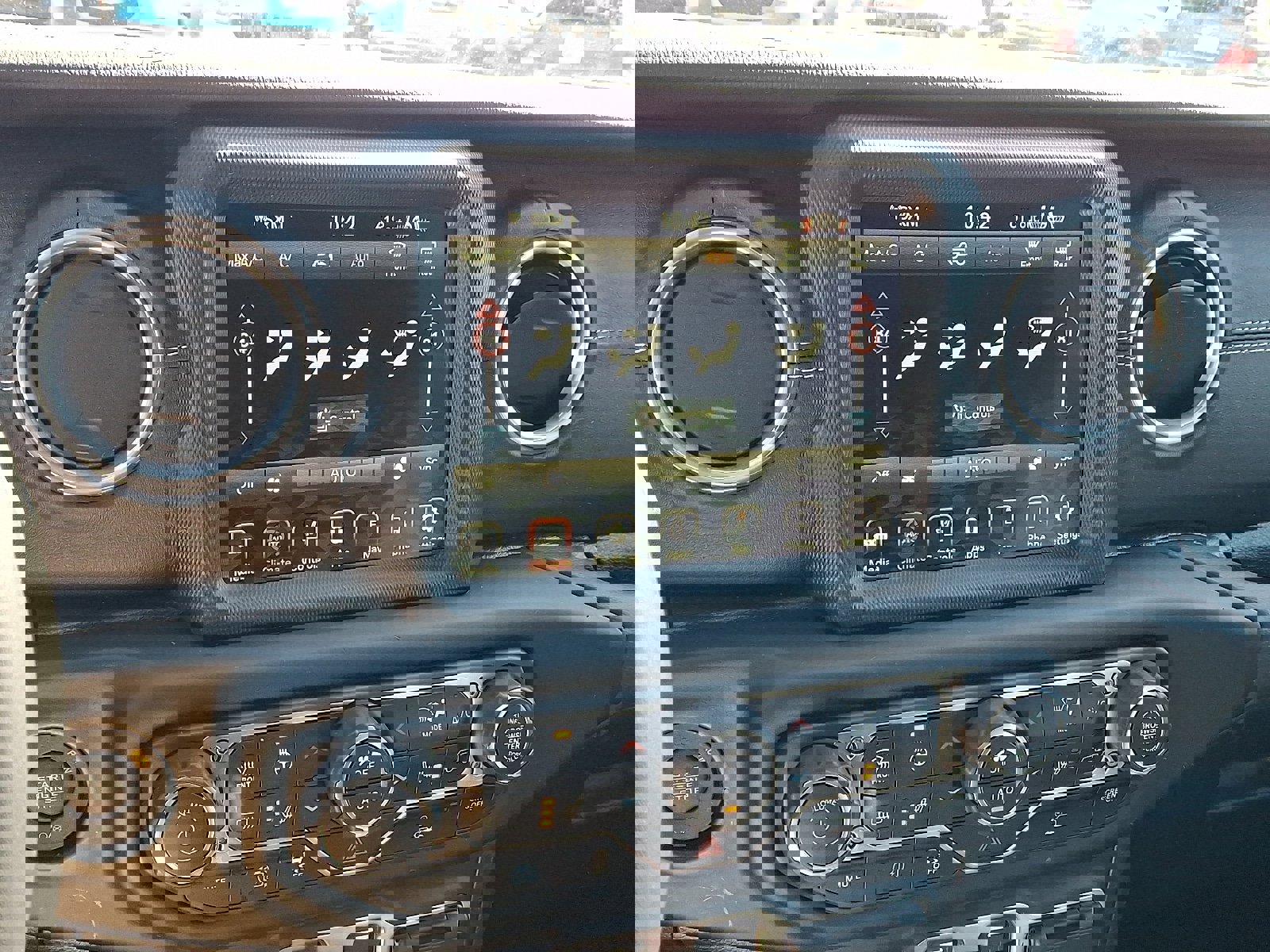 Used 2023 Jeep Wrangler Sahara w/ Cold Weather Group image 15