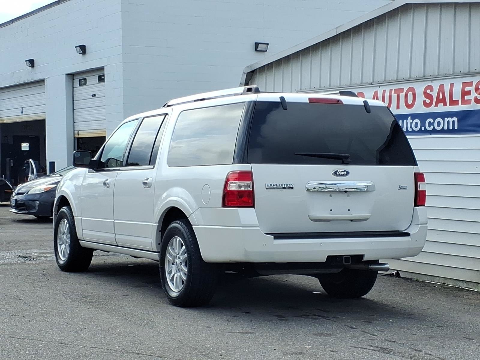 Used 2014 Ford Expedition EL Limited w/ Equipment Group 301A AWD/4WD image 3