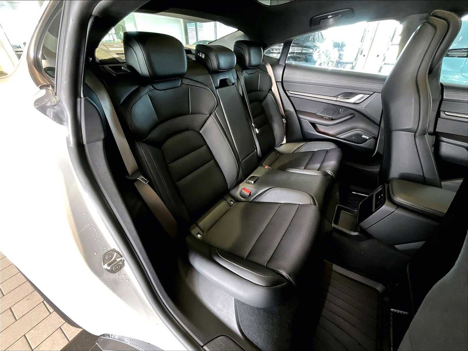 Used 2025 Porsche Taycan Turbo image 32