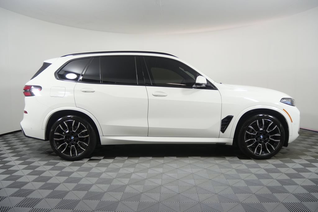 Used 2024 BMW X5 xDrive40i w/ M Sport Package AWD/4WD image 6