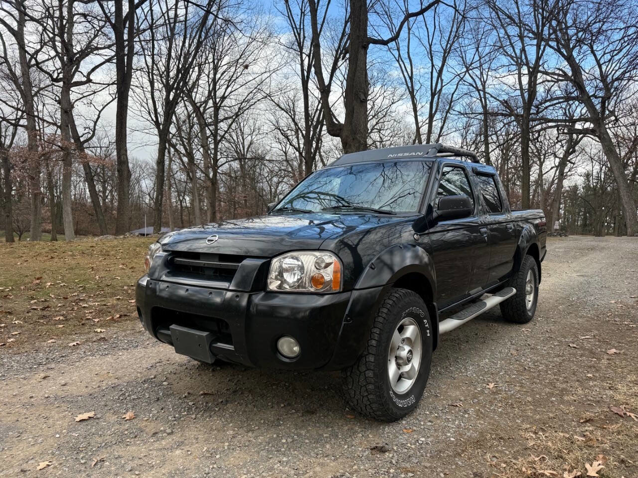 Used 2002 Nissan Frontier SE image 2