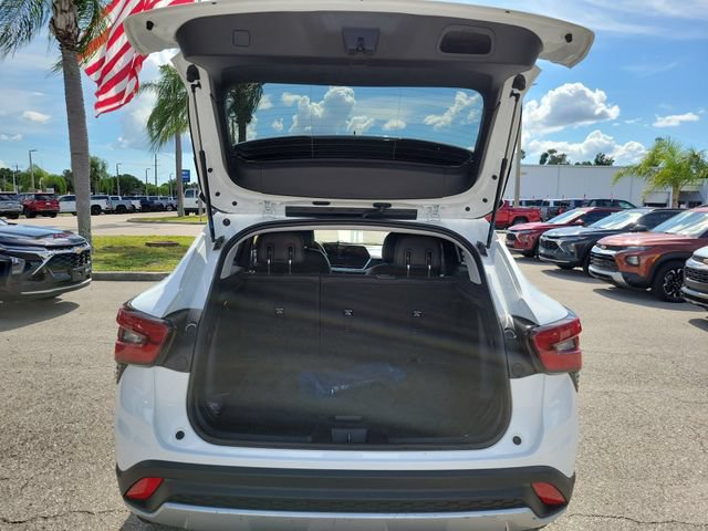 Used 2025 Chevrolet Trax LT FWD image 11